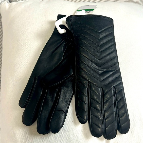 Michael Kors Leather Tech Gloves - Picture 2 of 4